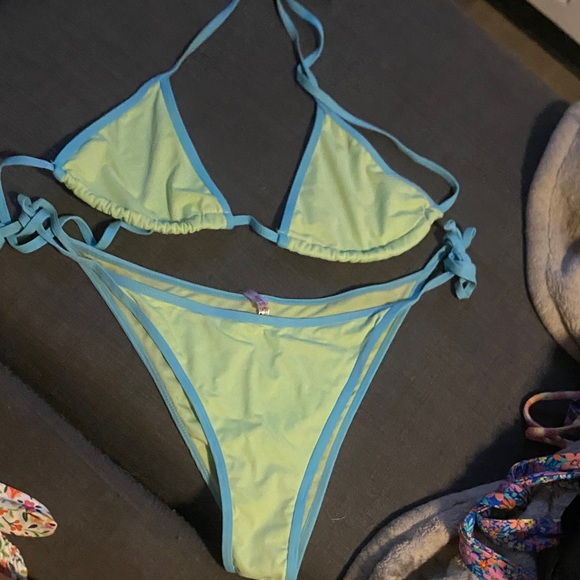 Ardene swims Aqua and Lime Bikini Set - Picture 1 of 4
